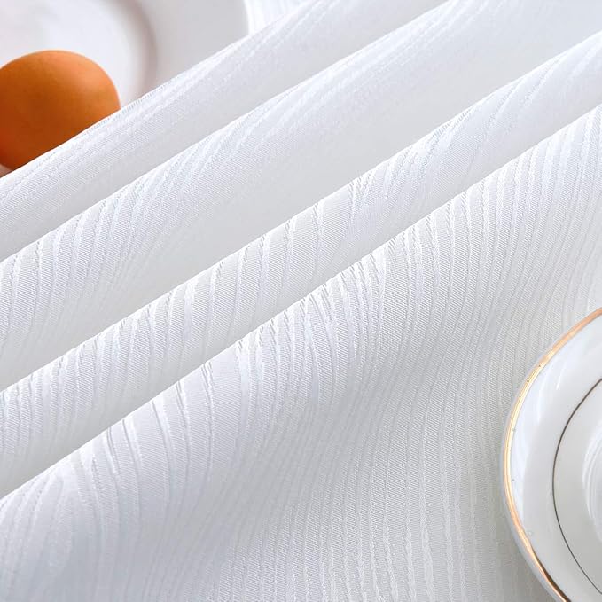 maxmill Jacquard Round Table Cloth Swirl Pattern Waterproof Antiwrinkle Heavy Weight Soft Tablecloths for Circular Table Cover and Kitchen Dinning Tabletop Decoration Round 70 Inch White