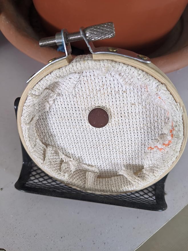 Golden Rabbit Needle Minder