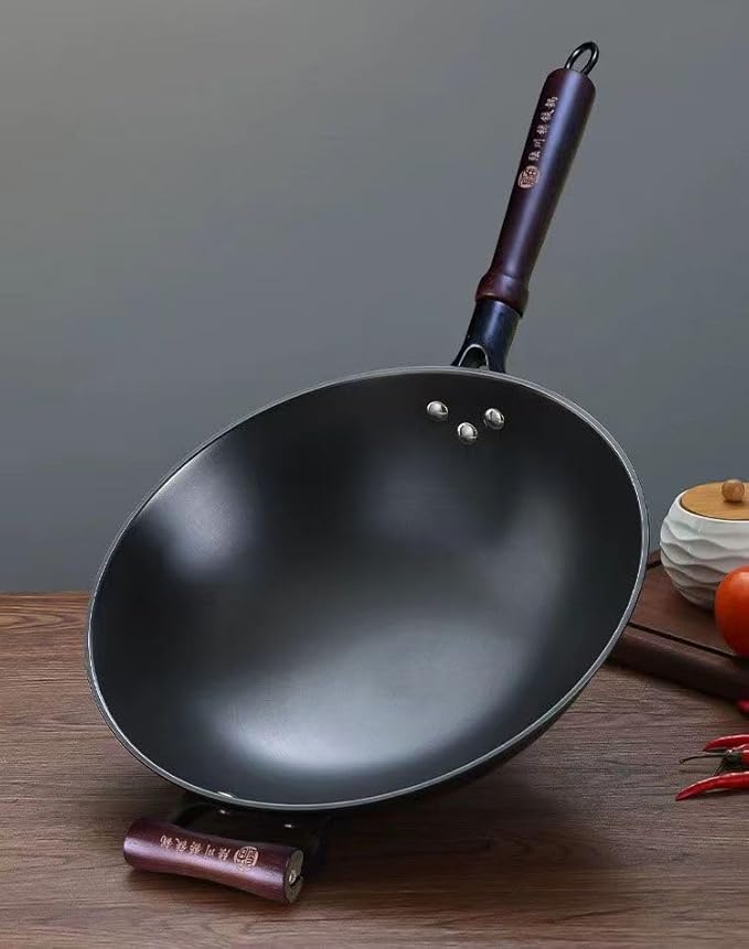 Chinese Cast Iron Wok Pan, 13.4Inch(34cm) Stir-Frying Saute Cooking Pan Cookware with Wooden Handle Use on Gas stove, Campfire Open Fire Stir-Fry, Black Physical Non Stick