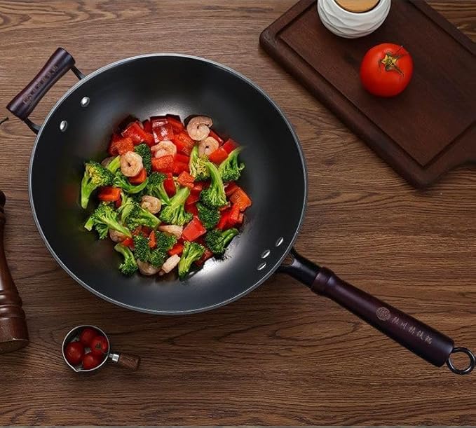 Chinese Cast Iron Wok Pan, 13.4Inch(34cm) Stir-Frying Saute Cooking Pan Cookware with Wooden Handle Use on Gas stove, Campfire Open Fire Stir-Fry, Black Physical Non Stick