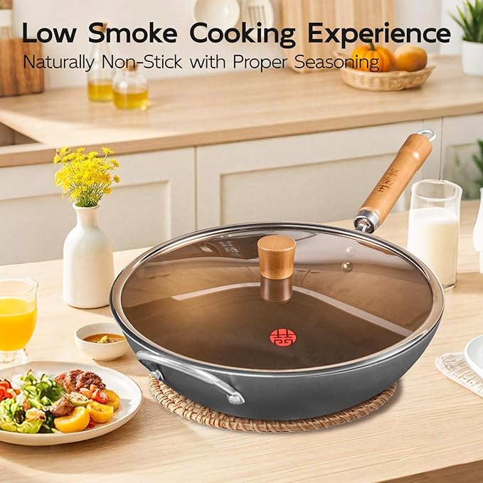 WANGYUANJI 12.6" Flat-Bottom Iron Wok with Glass Lid, Uncoated Stir-Fry Pan, Fast-Heating Refined Iron, Induction/Gas/Electric Compatible, Wooden Handle (Seasoning Required)