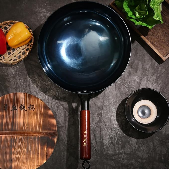 13 Inch Chinese Hand Hammered Iron Wok and Stir Fry Pans with Wooden Handle and Lid Round Bottom Wok Pan Non-stick No Coating Ideal for Home Use and Gift Giving