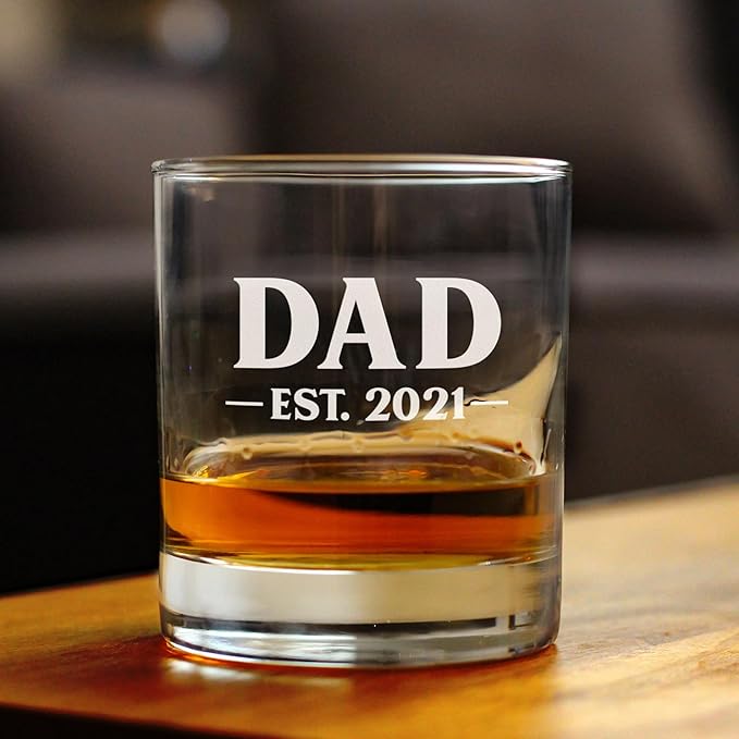 Bevvee Dad Est 2021 - New Father Whiskey Rocks Glass Gift for First Time Parents - Bold 10.25 Oz Glasses