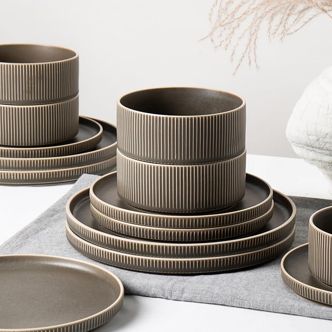Dinnerware Set Service for 6, 18-Piece Ceramic Plates and Bowls Set, Chip & Scratch Resistant, Microwave and Dishwasher Safe, Modern Minimalist Tableware for Everyday Use, Matte Green