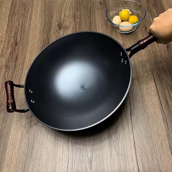 Chinese Cast Iron Wok Pan, 13.4Inch(34cm) Stir-Frying Saute Cooking Pan Cookware with Wooden Handle Use on Gas stove, Campfire Open Fire Stir-Fry, Black Physical Non Stick