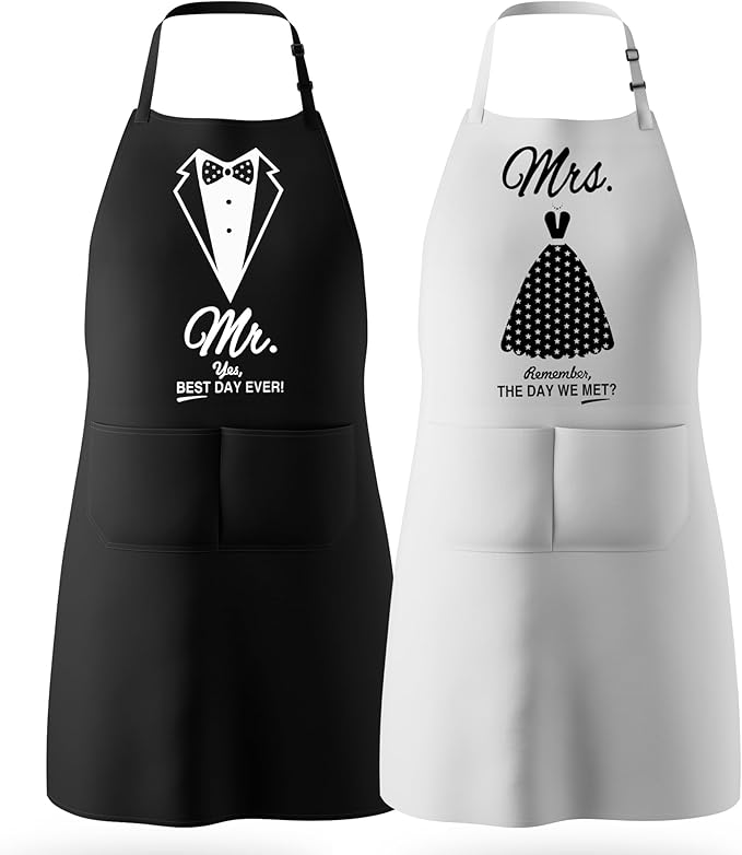 Mr & Mrs Aprons for Couple Gift-Anniversary,Bridal Shower,Wedding,Engagement,Christmas Gifts for Couple,Kitchen Gift Set