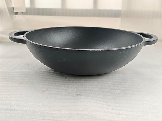 12 Inch Pre-Seasoned Cast Iron Skillet - Wok Round Bottomed Frying Pan with Assist Handles,Tempered Glass Lid, Cast Iron Scrubber,Silicone Oven Mitts for Stovetop,home baking ﻿ (Glass Lid)