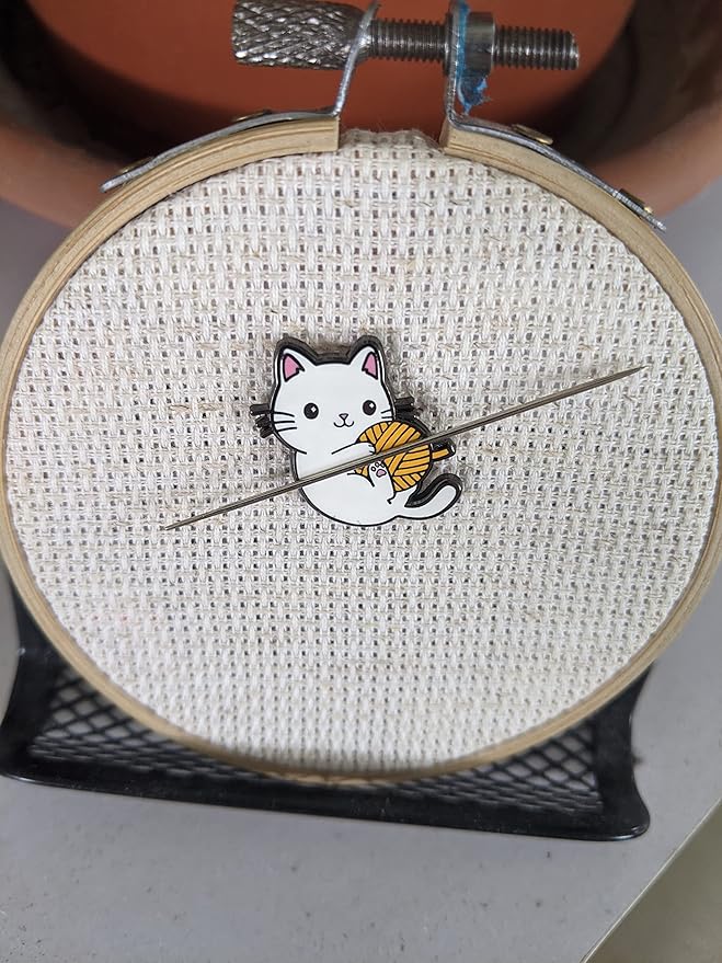 Yarn Cat Needle Minder