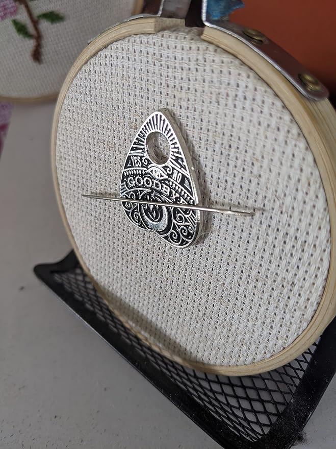Planchette Needle Minder