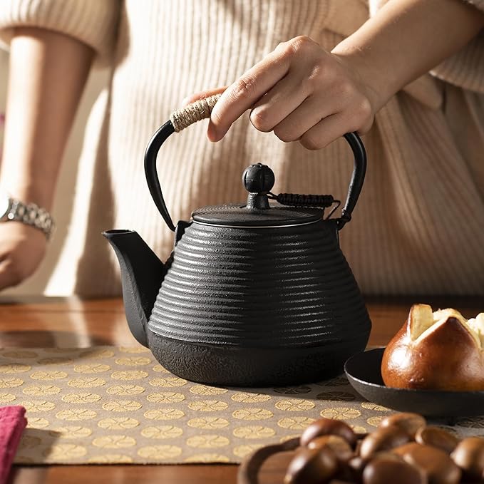 Cast Iron Teapot, 35oz Tea Kettle Stovetop Safe with Infuser for Loose Leaf, Japanese Tea Pot Coated with Enameled Interior, 1000ml Black