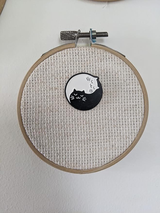Yin Yang Cat Needle Minder