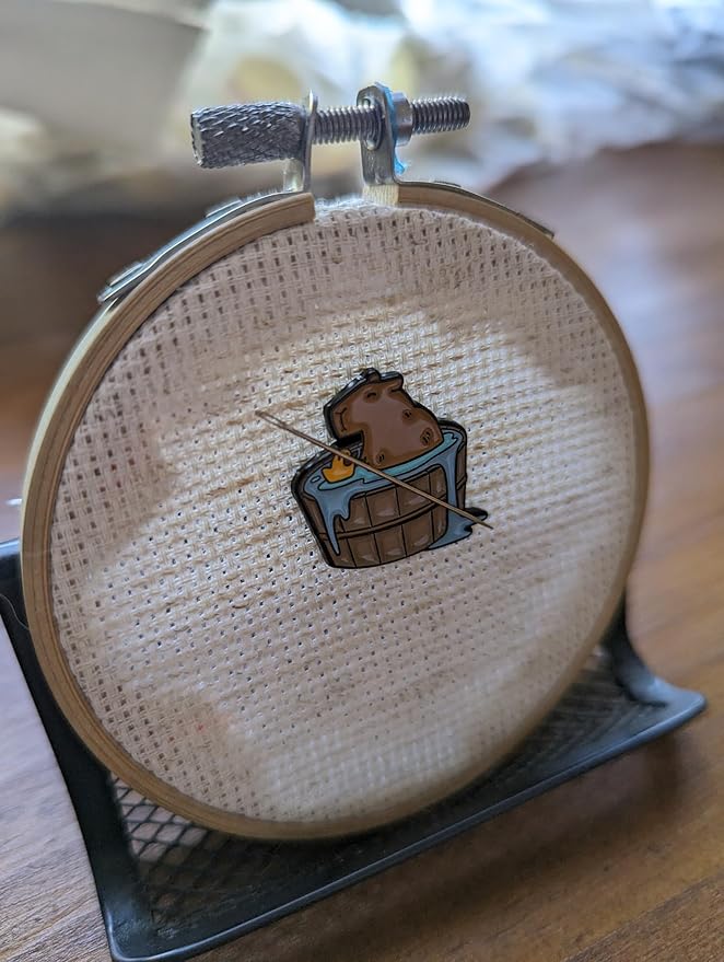 Capybara Magnetic Needle Minder