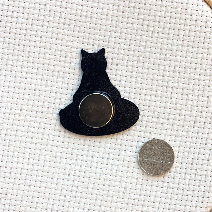 Stitching Assistant Orange Cat on Embroidery Hoop Enamel Needle Minder