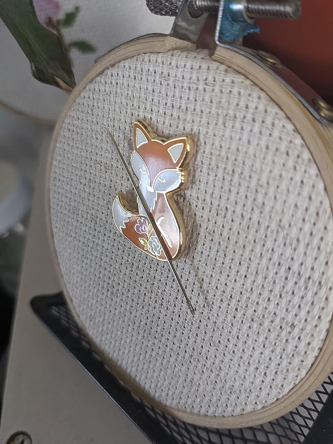 Forest Fox Needle Minder