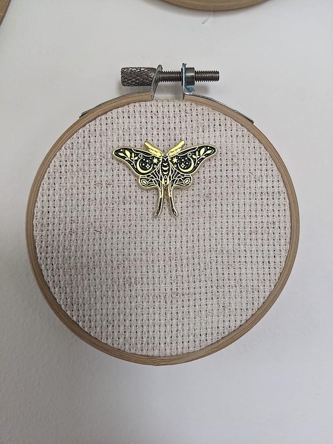 Luna Moth Needle Minder