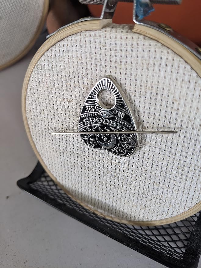 Planchette Needle Minder