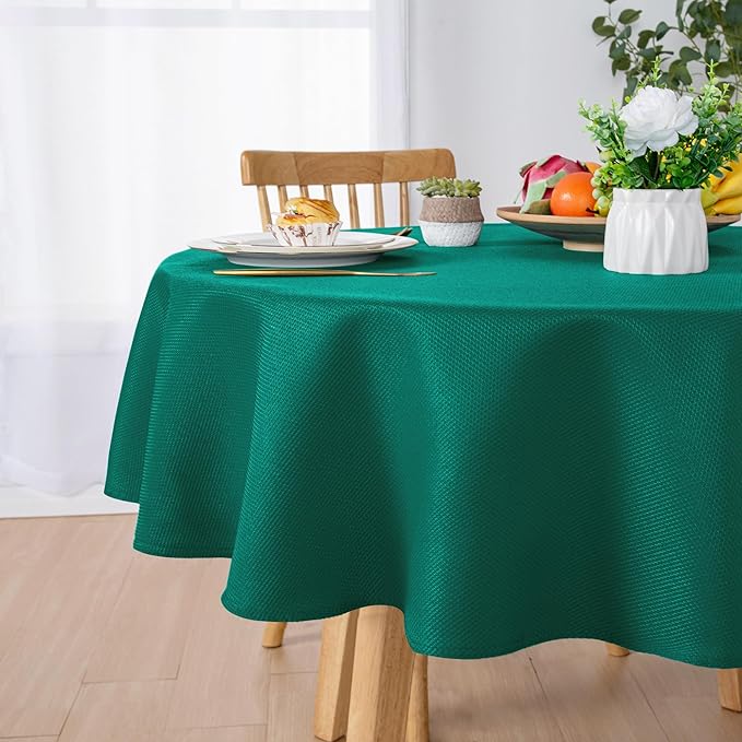 Hiasan Round Textured Tablecloth 60 Inch - Waterproof Spillproof Antiwrinkle Jacquard Table Cloth, Decorative Polyester Table Cover for Kitchen, Picnic, Holiday and Parties, Emerald Green