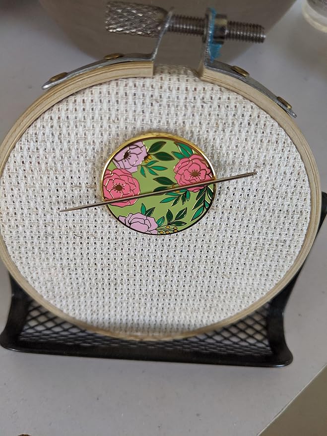 Field of Flowers Needle Minder