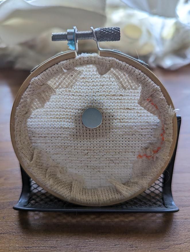 Capybara Magnetic Needle Minder