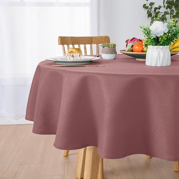 Hiasan Round Textured Tablecloth 60 Inch - Waterproof Spillproof Antiwrinkle Jacquard Table Cloth, Decorative Polyester Table Cover for Kitchen, Outdoor Picnic, Holiday and Parties, Dusty Rose