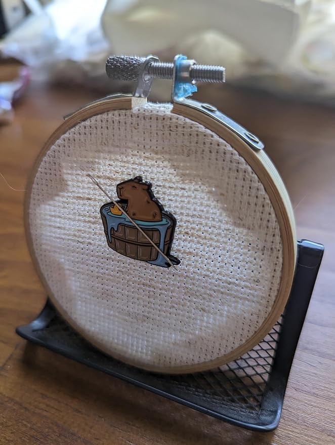 Capybara Magnetic Needle Minder