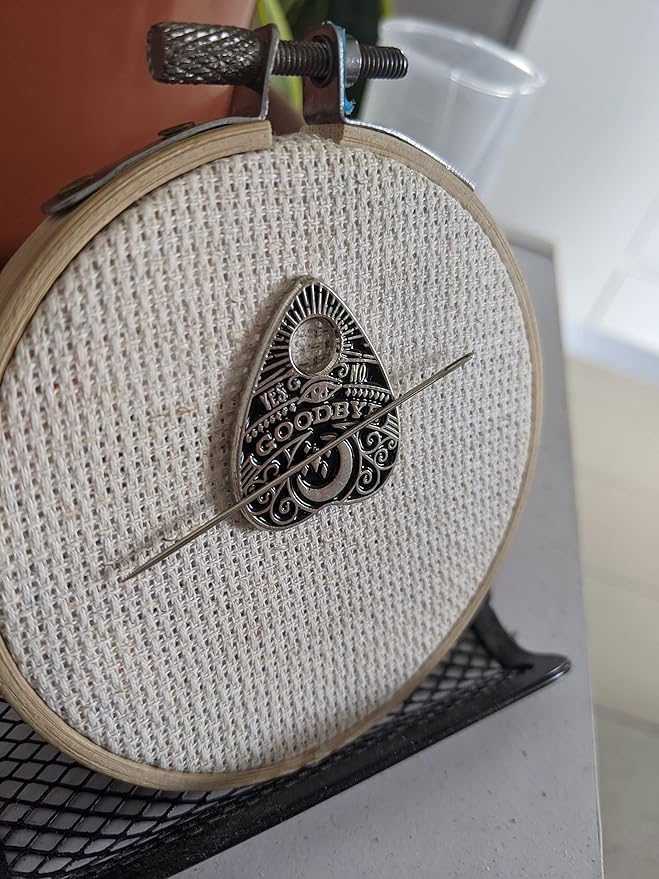 Planchette Needle Minder