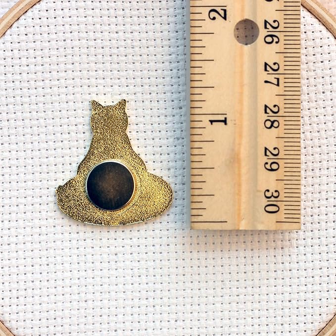 Black Stitching Assistant Black Cat on Embroidery Hoop Enamel Needle Minder
