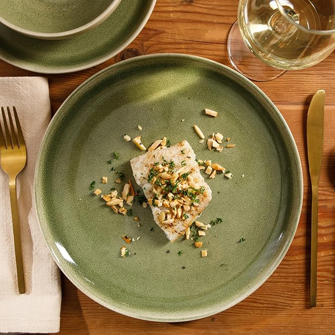 Gibson Elite Manila Bay 12-Piece Stoneware Dinnerware Set, Service for 4, Reactive Glaze Modern Artisan Plates, Bowls & Mugs, Green, Round Design