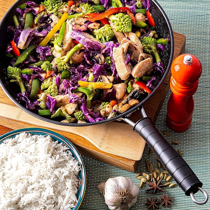 Moss & Stone 5 Pcs Carbon Wok Set, Carbon Steel Wok Pan 12 Inch Woks and Stir Fry Pans, Chinese Wok For Electric, Induction & Gas Stove With Glass Lid, Wok Spatula, Chopping Board & Paring Knife